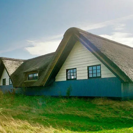 Three-bedroom In 2 Holiday home