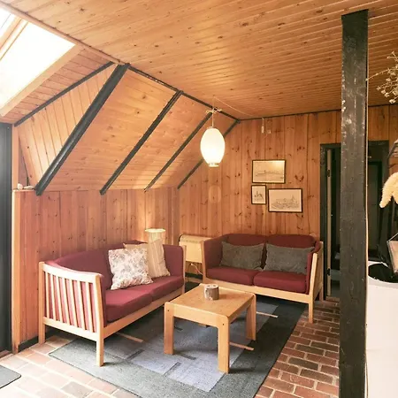 Three-bedroom In 2 *