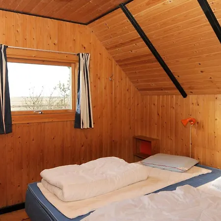 Three-bedroom In 2 Holiday home *
