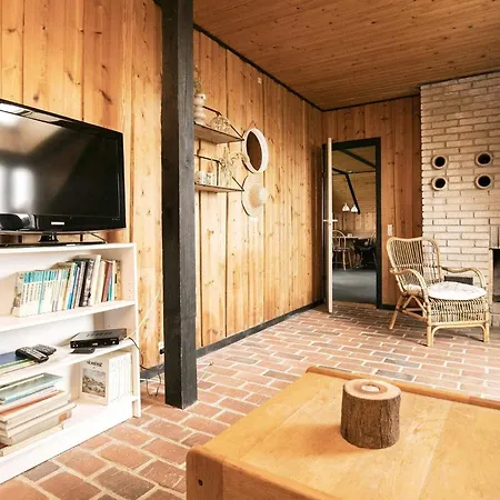 Three-bedroom In 2 *