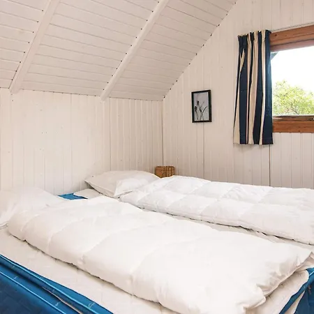Three-bedroom In 2 Блаванн