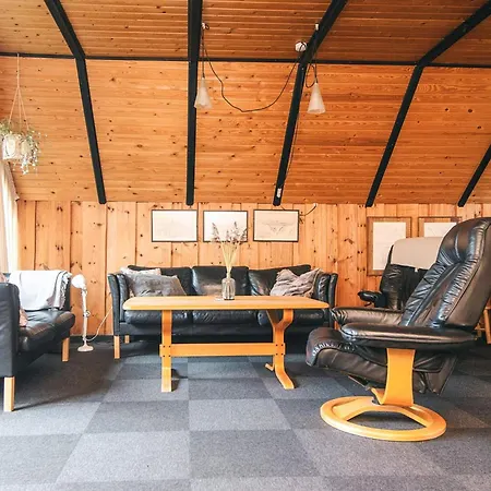 Three-bedroom In 2 Блаванн